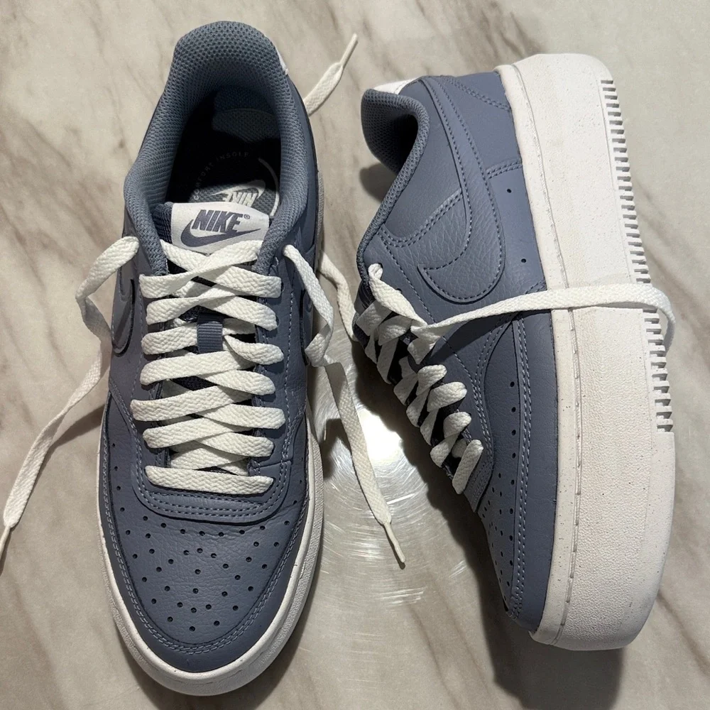 Nike Womens Sneakers in Blue and White - Picture 2 of 6